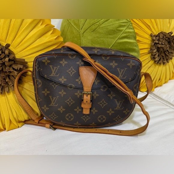Louis Vuitton Handbags - Louis Vuitton authentic JEAUNE FILLE mm Crossbody bag W/ COA EUC